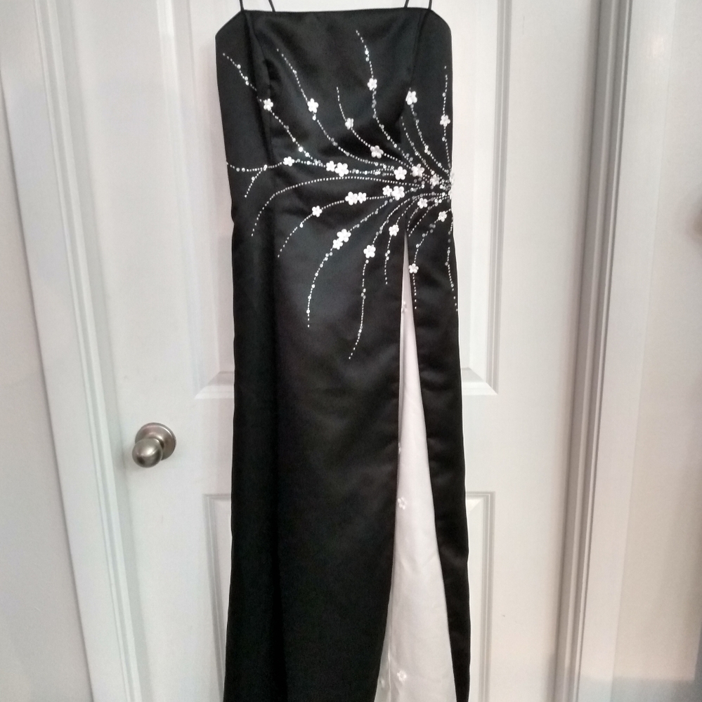 Betsy & Adam by Linda Bernell Sz 8 gown